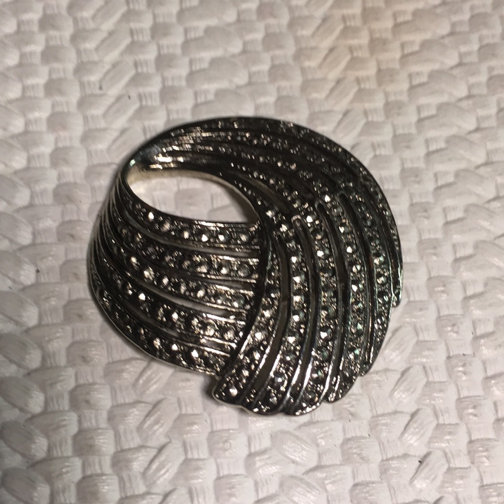 Vintage silver tone swirl pin brooch